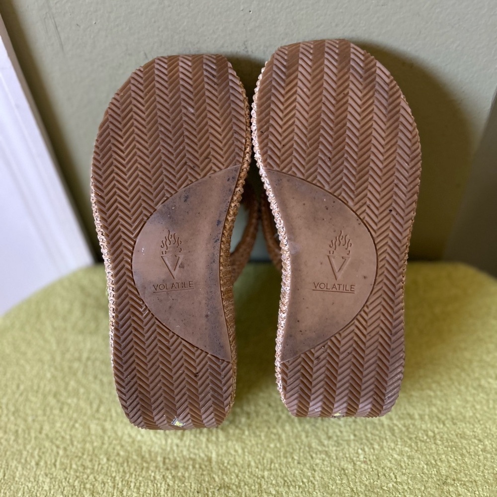 Volatile Women's Tan Wedge Sandals Sz 9 - Picture 12 of 12
